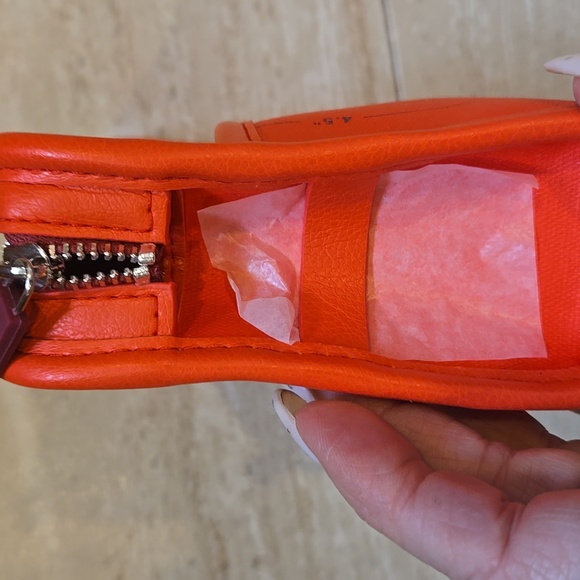 Glossier "You Look Good" Limited Edition Red Double Zipper Mini Beauty Bag - Picture 3 of 12